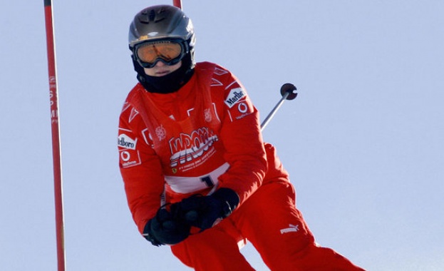 Шампионът на Формула 1 остава в стабилно, но критично състояние