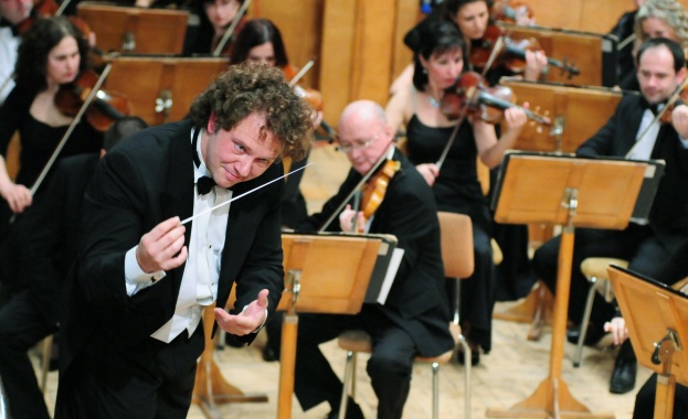 Ученици на Райна Кабаиванска ще изпълнят соловите партии Изявените ученици