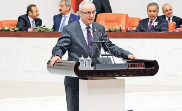 Поредна оставка заради корупционния скандал в Турция