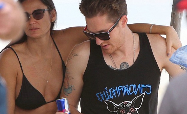 Деми Мур показа новото си гадже 