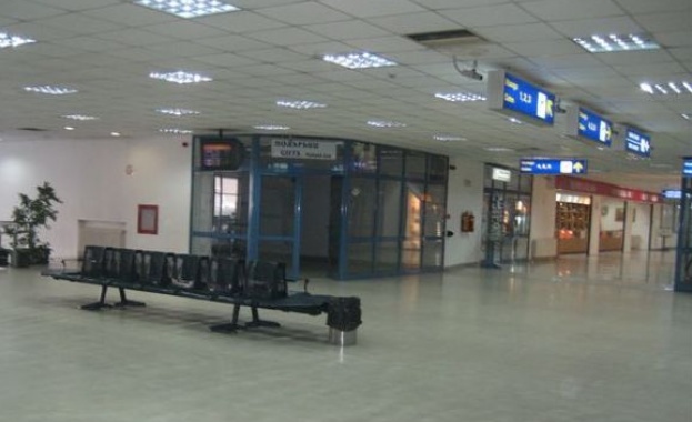 Полицията проверява сигнал за изоставен куфар на летище София
