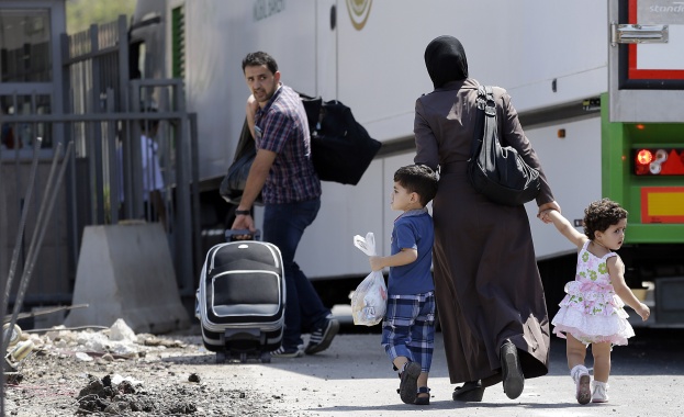 Турция изгражда нова стена по границата си със Сирия