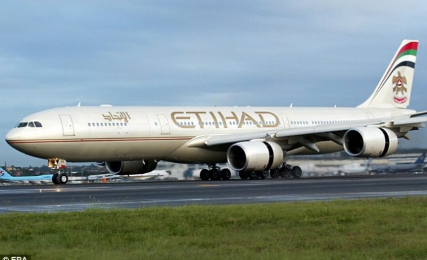 Завързаха пристрастен пушач на борда на самолет /снимка/