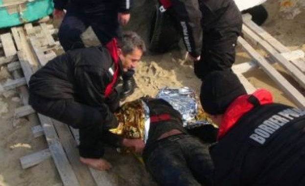  Извадиха полумъртви сирийци от морето край Варна /видео/