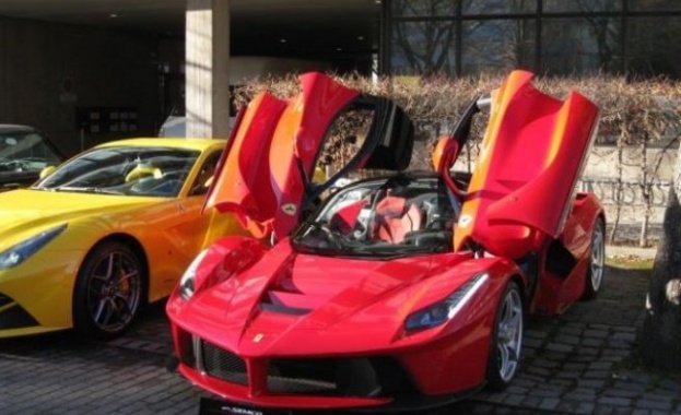Първото LaFerrari се продава „на старо“ за 2,38 млн. евро