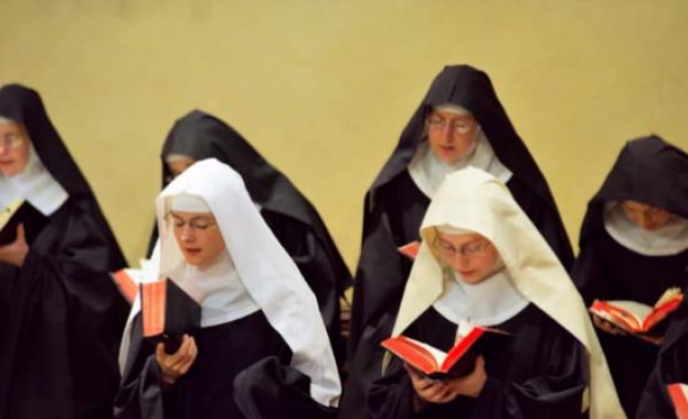 Испански монахини пропуснаха обаждане на папата 