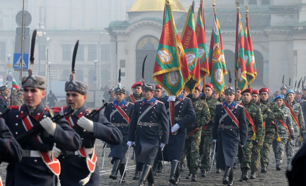Патриарх Неофит освети бойните знамена и знамената-светини на Българската армия
