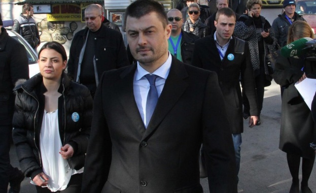 Бареков: ГЕРБ плаща палата на Борисов