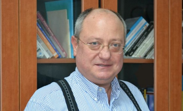 Танев: Ще продължим да подкрепяме успешните практики на учителите в страната