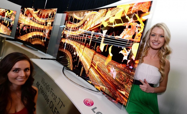 LG представя бъдещето на телевизорите с първия в света гъвкъв OLED телевизор