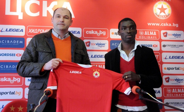 Стивън Сънди подписа с ЦСКА, ще взима 15 хиляди на месец