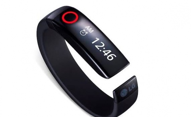 LG със скок във фитнес технологиите с гривната Lifeband Touch и слушалките Heart Rate