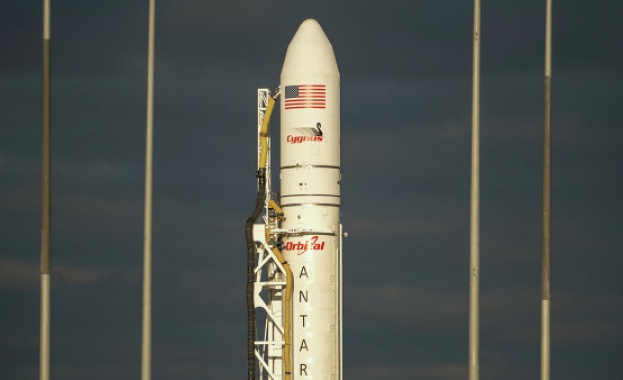 Товарният кораб Cygnus потегли към МКС /видео/