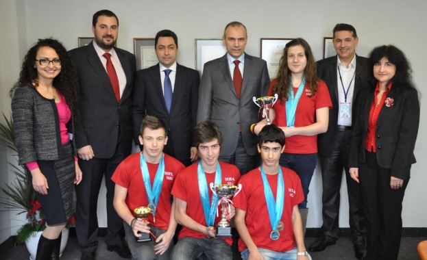 СМГ с няколко отличия от азиатската математическа олимпиада