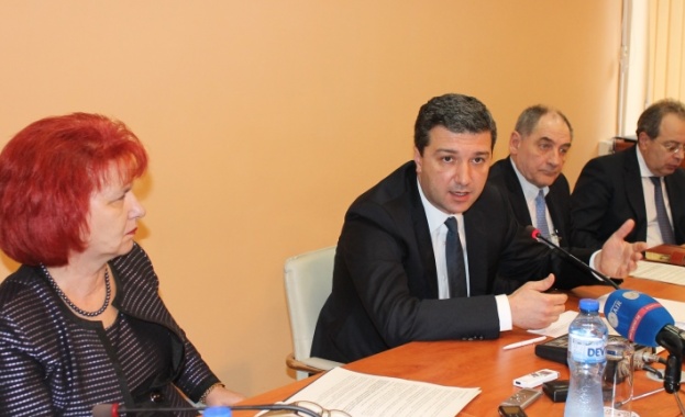 Стойнев: Вече не сме в една лодка с Румъния, гоним Италия по усвояване на средства 