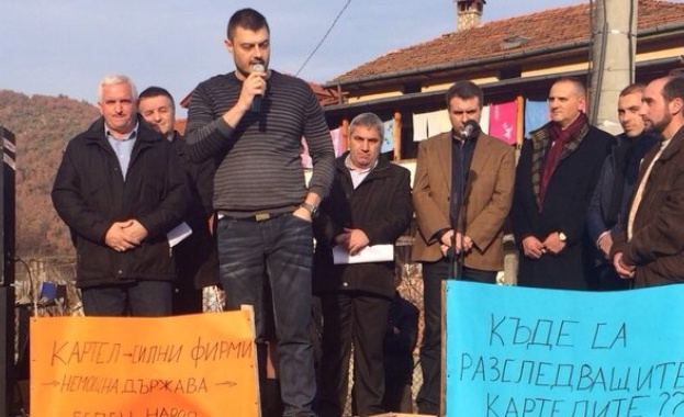 Бареков подсили редиците на протестиращите тютюнопроизводители