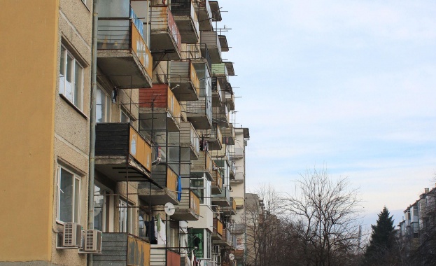 Пенсионирана прокурорка се хвърли от шестия етаж