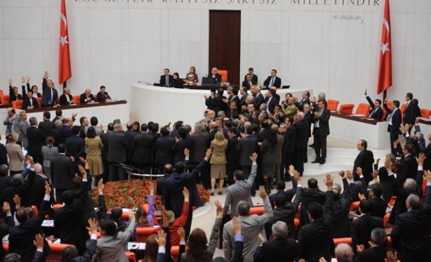 Конфликт между турски депутати при обсъждането на съдебната реформа