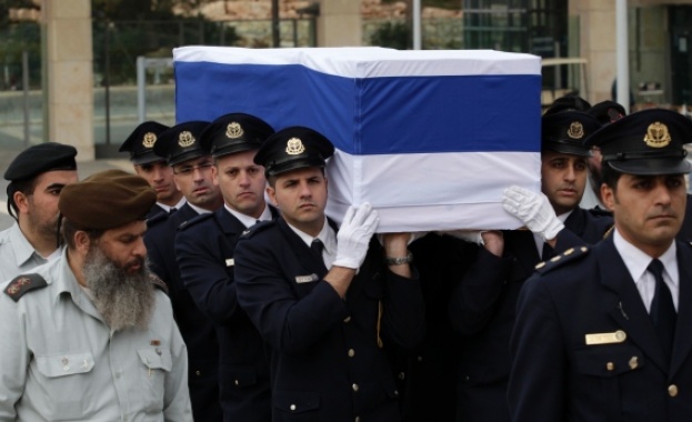 Израел се прощава с Ариел Шарон