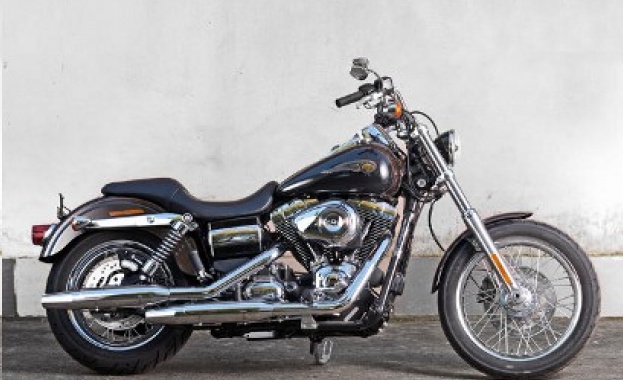 Продават на благотворителен търг мотора на папата 