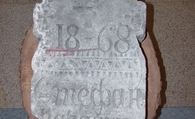 Оригиналното надгробие на Стефан Караджа изложено в РИМ-Русе