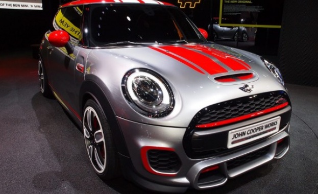 Изложиха сериен MINI John Cooper Works в Детройт 