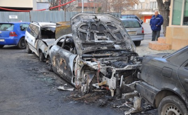 Три коли горяха в центъра на Варна