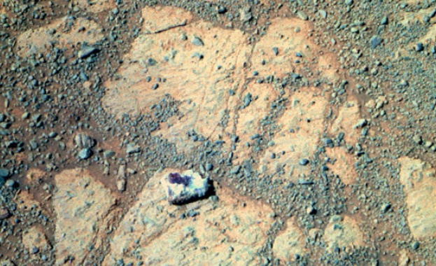 Странен камък се появи от нищото до марсохода Opportunity
