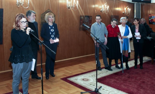 Изложбата „Париж – приказна магия” гостува на Народното събрание