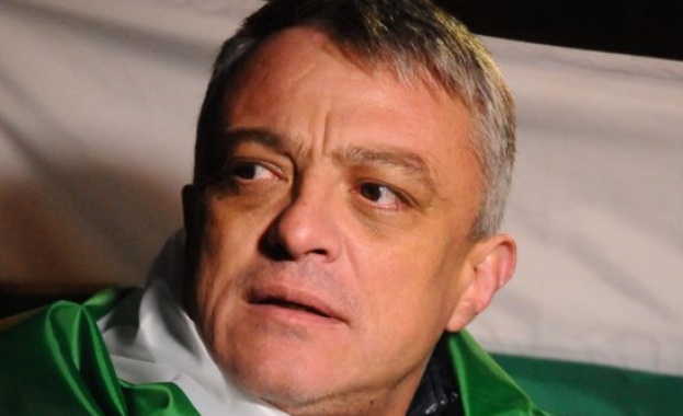 Бисер Миланов е петното на ревера на политиците