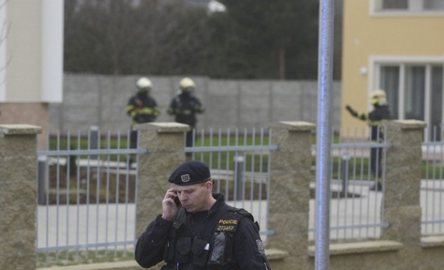 Откриха бомба, скрита в книга, в палестинското посолство в Чехия