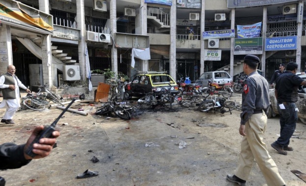 Десет души загинаха при атентат в Пакистан