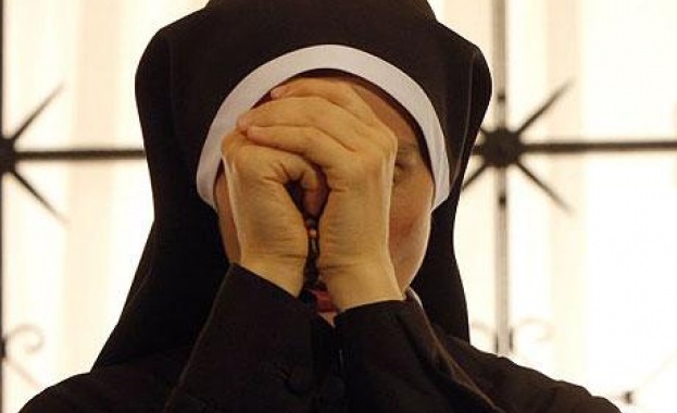 Монахиня, страдала 9 месеца от колики, се оказа бременна 