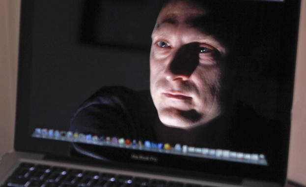 Легия „Антимафия": Дъжд от флашки до евроизборите