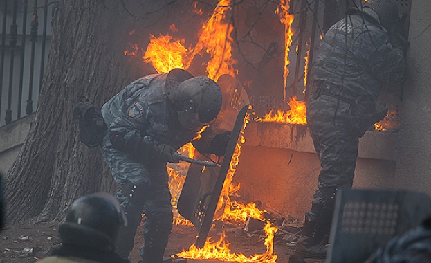 Разпространиха кадри с горящи украински командоси 