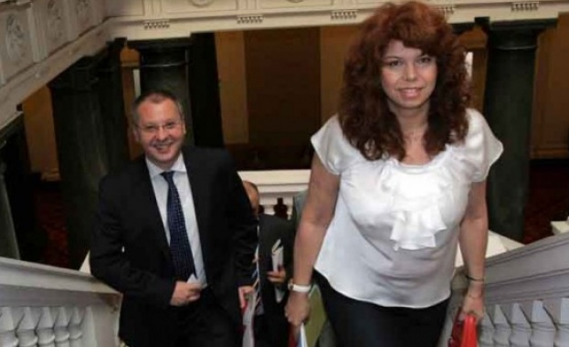 Илияна Йотова на обиколка в Габровско