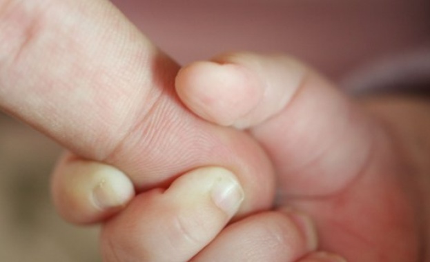 Столът на шефа на Фонда за лечение на деца се разклати 