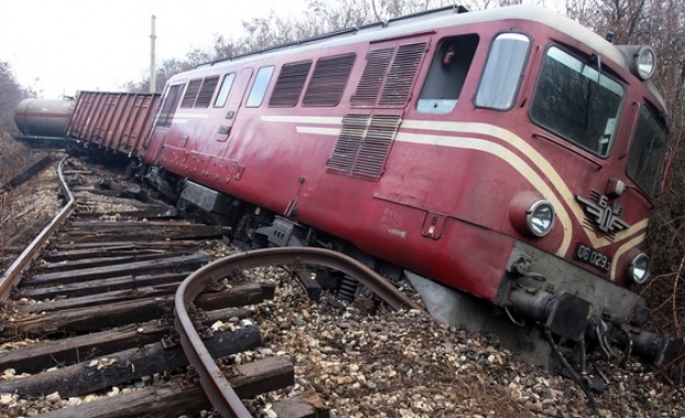 Машинистът на дерайлиралия влак Симеон Стоев: Линията се гънеше като змия