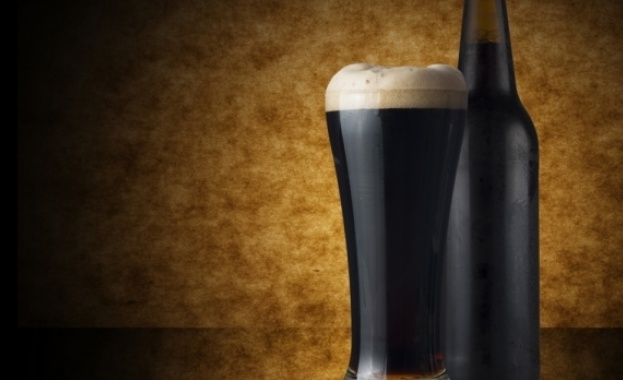 Австрия черпи с тъмна шоколадова бира 