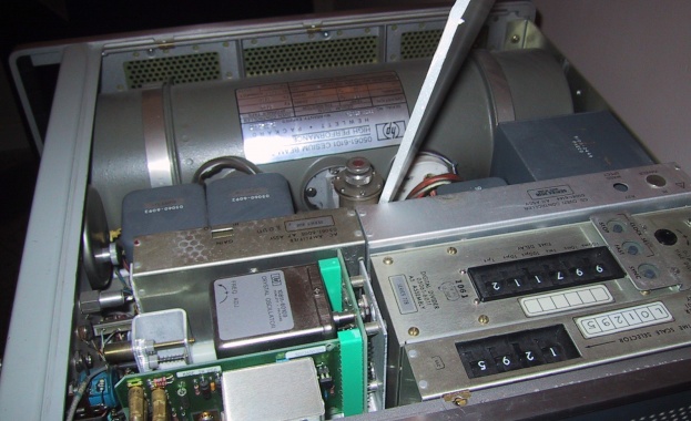 Учени под ръководството на професора по физика Шимон Колковиц от