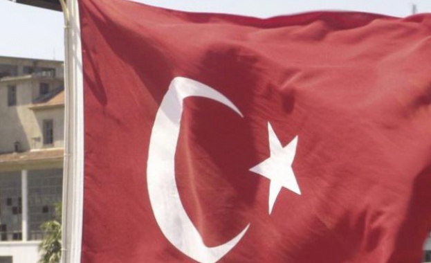 Почти 28 хиляди учители уволнени в Турция