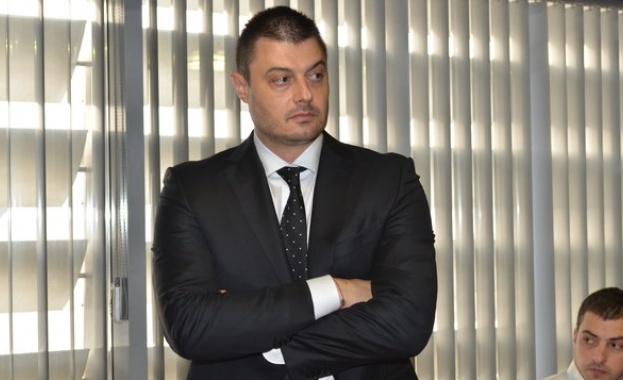Бареков: Мними емисари предлагат пари за утрешния конгрес 