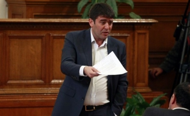 Страхил Ангелов: Ако Станишев си тръгне, ще стане война