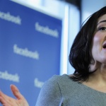 Снимат филм по книгата на шефката на Facebook