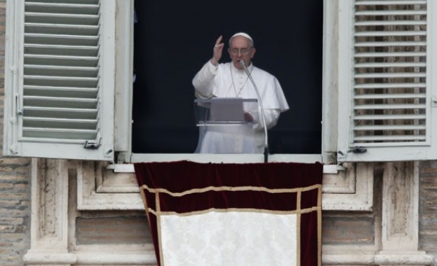 Папата призова за диалог и мир в Украйна 