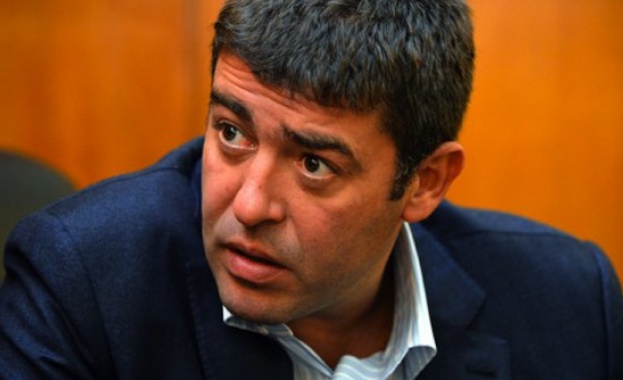 Ангелов: Няма да да вземем кафеварката на Борисов