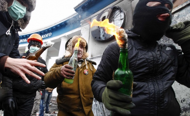Бунтът обхвана и Източна Украйна