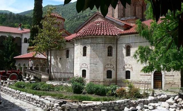 Стотици вярващи се събраха за най-старото литийно шествие