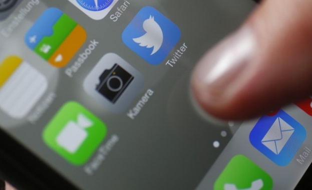 Спецслужбите събирали лични данни чрез приложенията за смартфони 