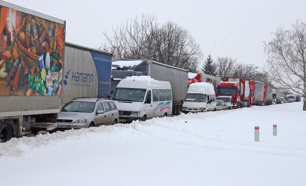 ТИР-ове блокираха Прохода на Републиката